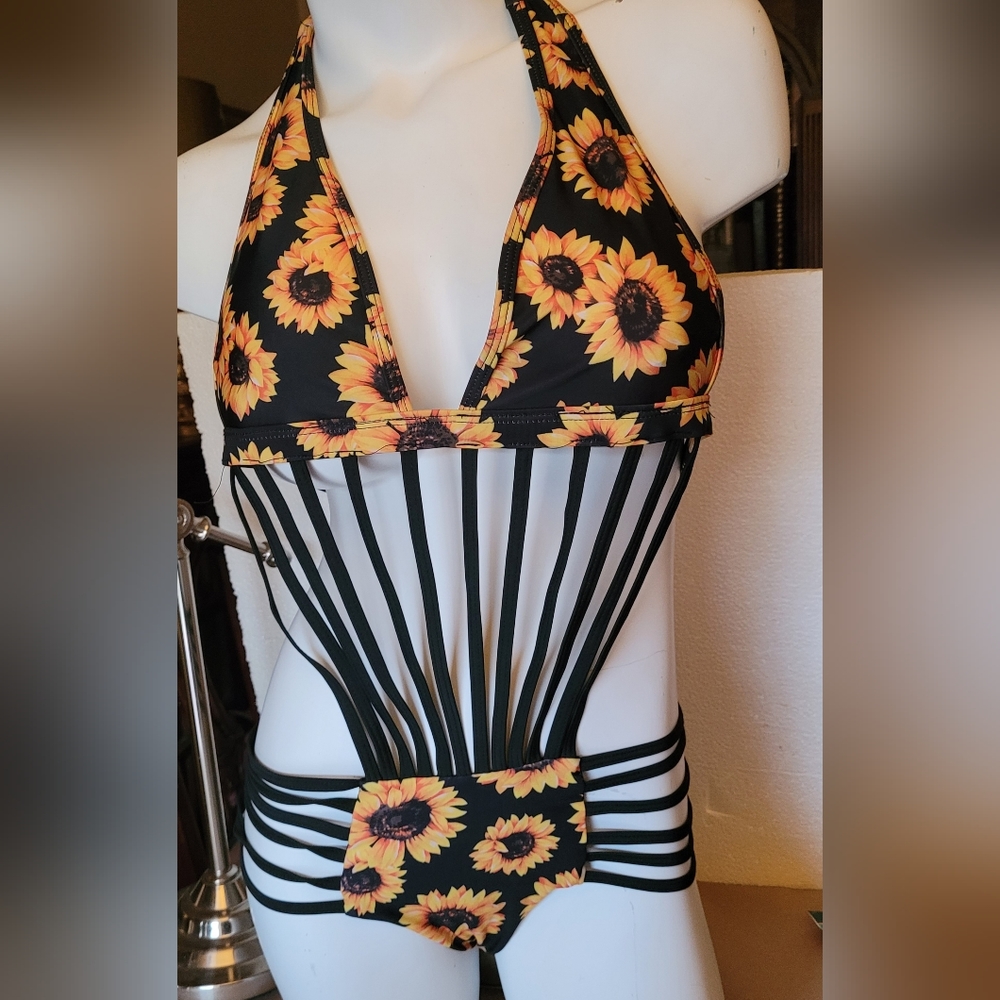 VERY INTERESTING BIKINI SWEAM SUIT